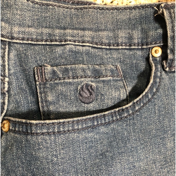 Gloria Vanderbelt Amanda Shorts All Around  Slimming Effect Size 18 - Picture 9 of 15